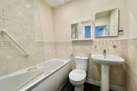 3 Coles Mews, Exeter, EX2 9EY