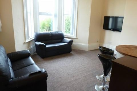 3 bedroom house share to rent, 39A Connaught Avenue