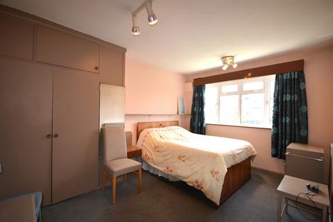 11 Risingholme Close, Harrow, HA3 7ET