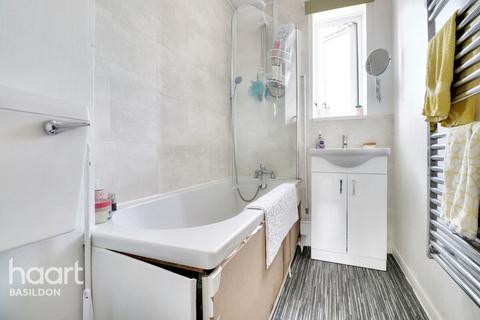 7 Calvert Drive, Basildon, SS13 1TB