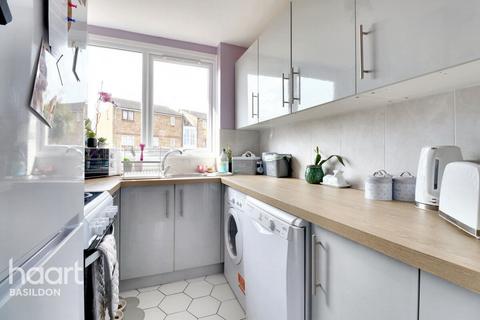 7 Calvert Drive, Basildon, SS13 1TB