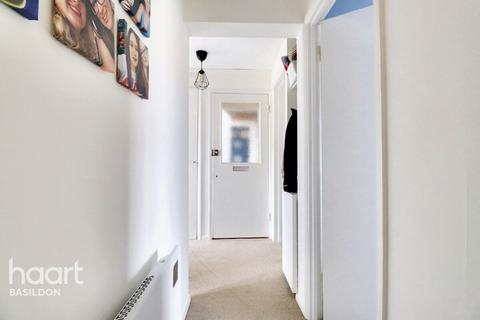 7 Calvert Drive, Basildon, SS13 1TB