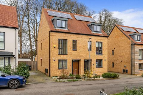 3 Philand Lane, Coulsdon, CR5 3GY