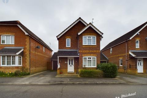 3 bedroom detached house for sale - Rivets Close, Aylesbury, Buckinghamshire
