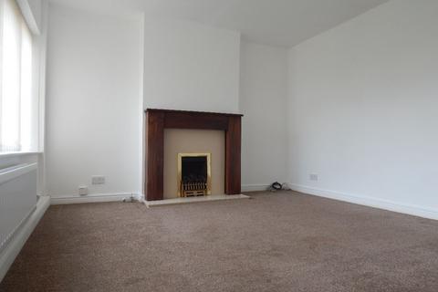 3 bedroom detached house to rent, Kinnaird Close, Batley