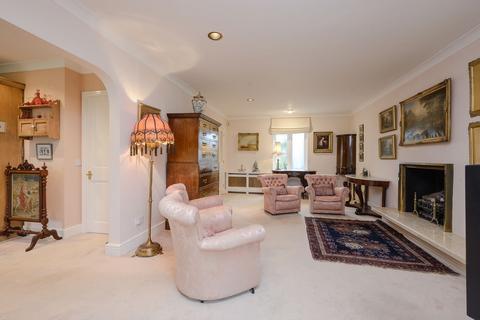 3 Vale Croft, Claygate, Esher, KT10 0NX