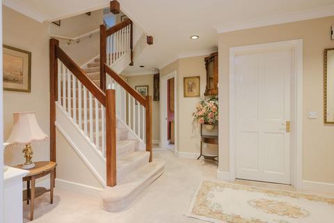 3 Vale Croft, Claygate, Esher, KT10 0NX