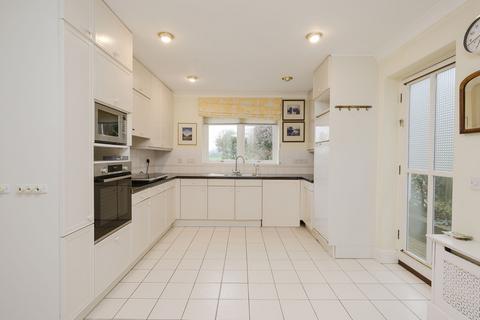 3 Vale Croft, Claygate, Esher, KT10 0NX