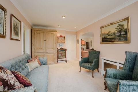 3 Vale Croft, Claygate, Esher, KT10 0NX