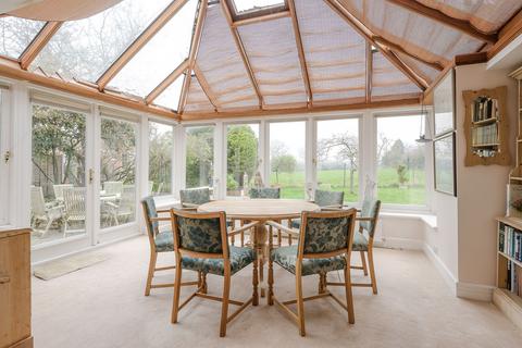 3 Vale Croft, Claygate, Esher, KT10 0NX