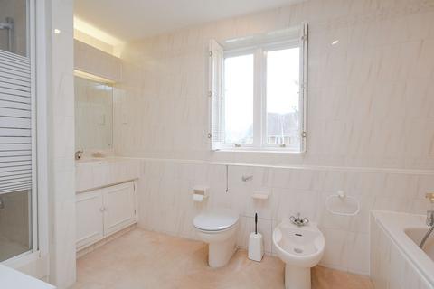 3 Vale Croft, Claygate, Esher, KT10 0NX
