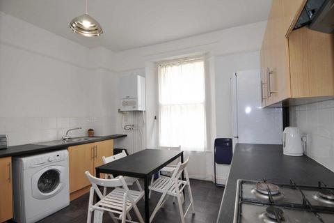 4 bedroom house share to rent, 8 Napier Terrace, Maisonette