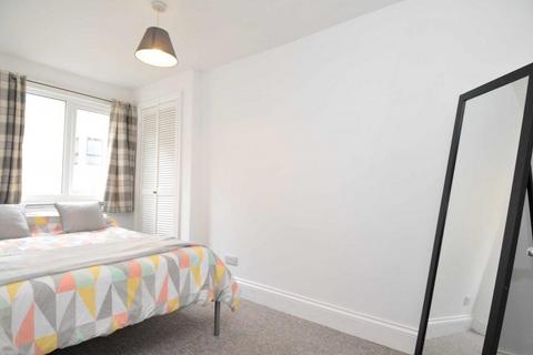 4 bedroom house share to rent, 8 Napier Terrace, Maisonette