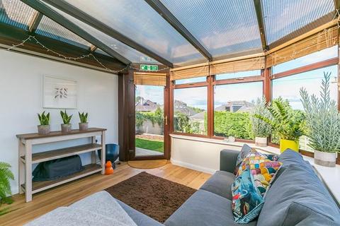 2 bedroom bungalow to rent - Ulster Crescent, Willowbrae, Edinburgh, EH8