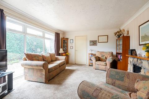 4 bedroom detached bungalow for sale - Brakefield Green, Yaxham