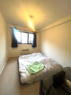2 bedroom flat to rent - Cross Road, London, SW19