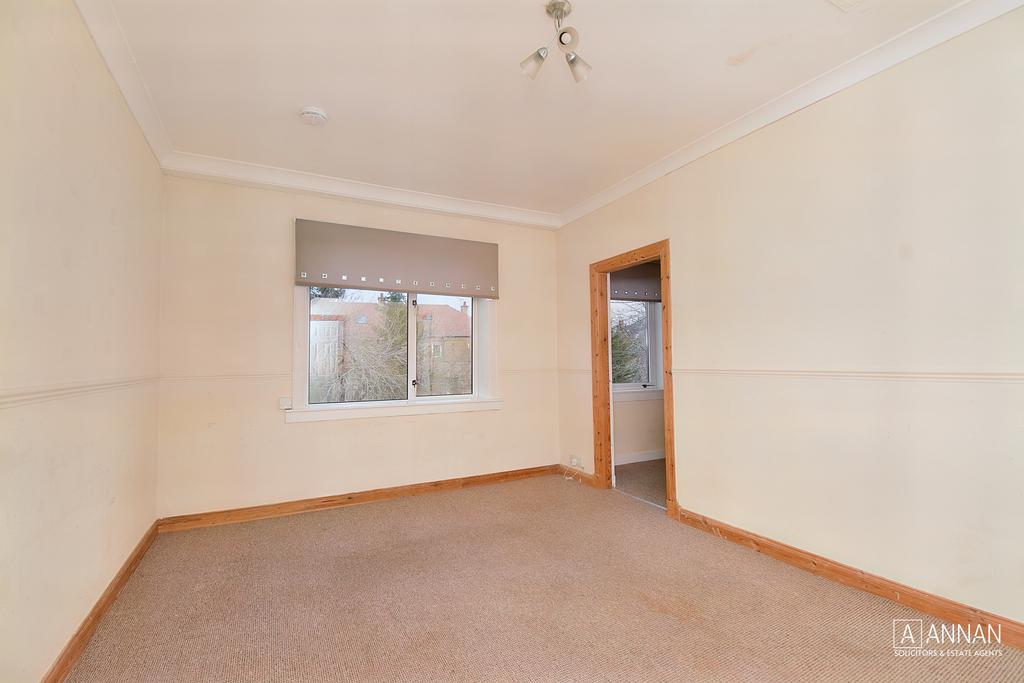 55 Colinton Mains Grove, Colinton Mains, EH13 9DG 3 bed flat for sale