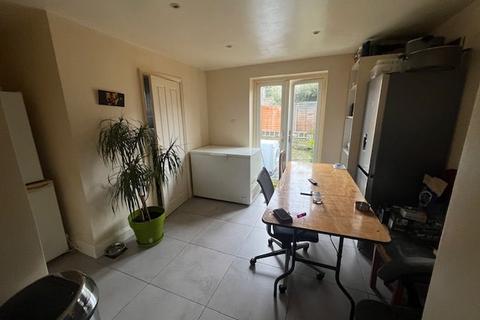 4 bedroom terraced house to rent - Pearcroft Road, Leytonstone