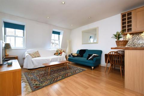 3 bedroom end of terrace house to rent - Sussex Mews, Catford, London, SE6 4UY