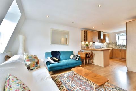 3 bedroom end of terrace house to rent, Sussex Mews, Catford, London, SE6 4UY