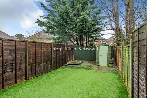 2 Willow Close, London, SE6 1JY