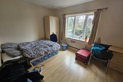 2 bedroom flat to rent - Delph Court, Leeds