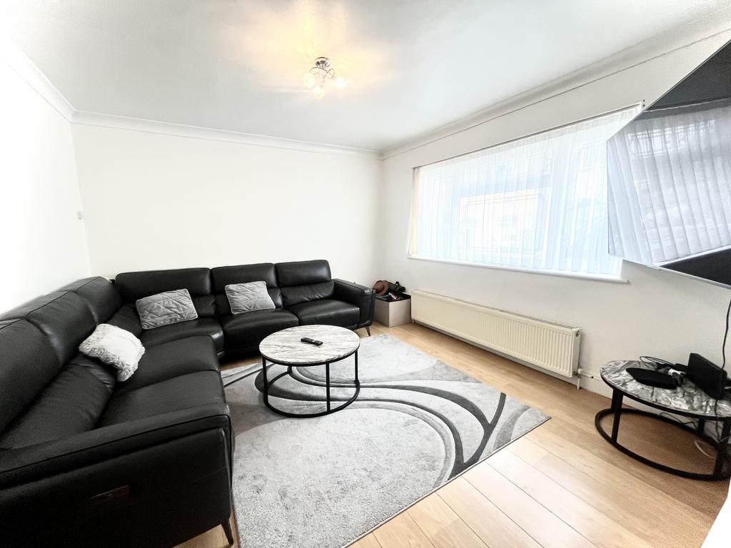 A beautifully presented 2 bedroom end of terrace