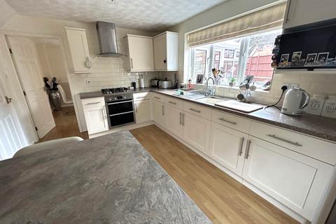 6 Alligin Close, Chadderton, Oldham, OL9 0LZ