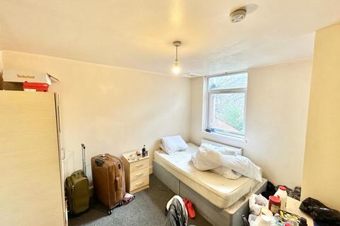 8 bedroom semi-detached house to rent, Dawlish Road, Birmingham B29