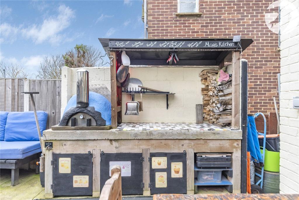 Outdoor Kitchen