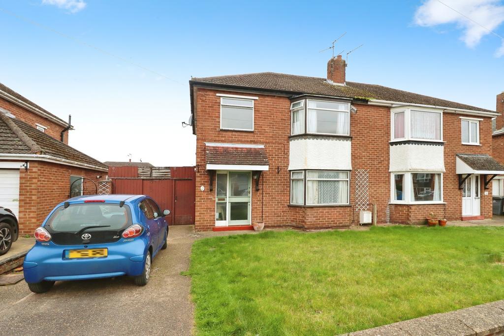 Beverley Grove, North Hykeham LN6 3 bed semidetached house for sale