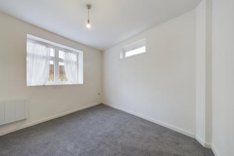 2 bedroom flat to rent, Oldfield Grove, London, SE16