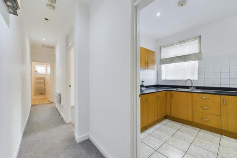 2 bedroom flat to rent, Oldfield Grove, London, SE16