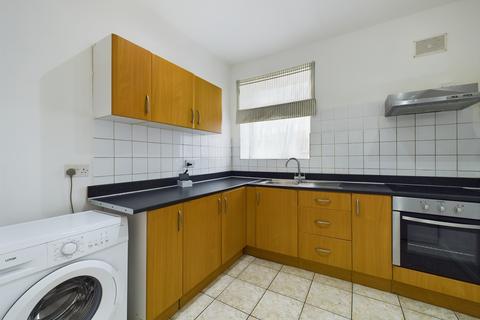 2 bedroom flat to rent, Oldfield Grove, London, SE16