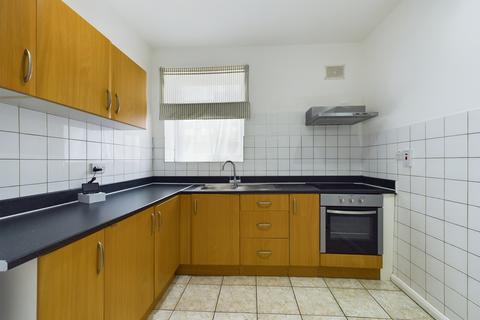 2 bedroom flat to rent, Oldfield Grove, London, SE16