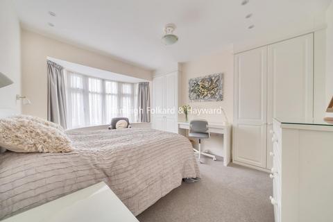 4 bedroom semi-detached house for sale, Ferncroft Avenue, North Finchley