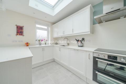 4 bedroom semi-detached house for sale, Ferncroft Avenue, North Finchley