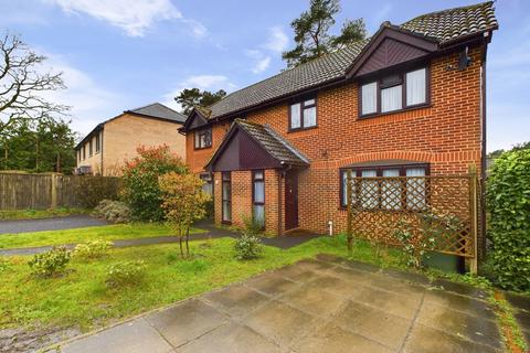 10 Bramley Walk, Whitehill, Bordon, GU35 9BG
