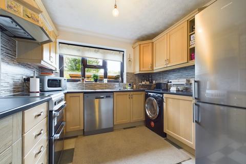 10 Bramley Walk, Whitehill, Bordon, GU35 9BG