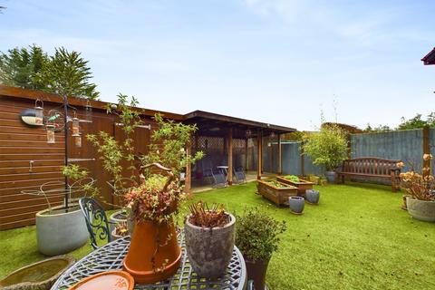 10 Bramley Walk, Whitehill, Bordon, GU35 9BG