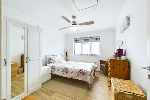 10 Bramley Walk, Whitehill, Bordon, GU35 9BG