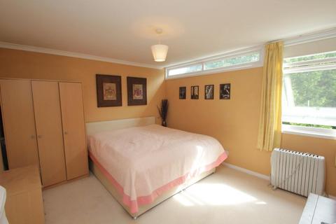 undefined, Poplar Grove, Woking GU22