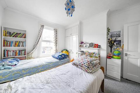 5 Glenthorne Road, Kingston Upon Thames, KT1 2UB
