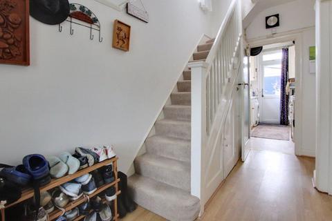 3 bedroom semi-detached house for sale - Fairford Avenue, Shirley