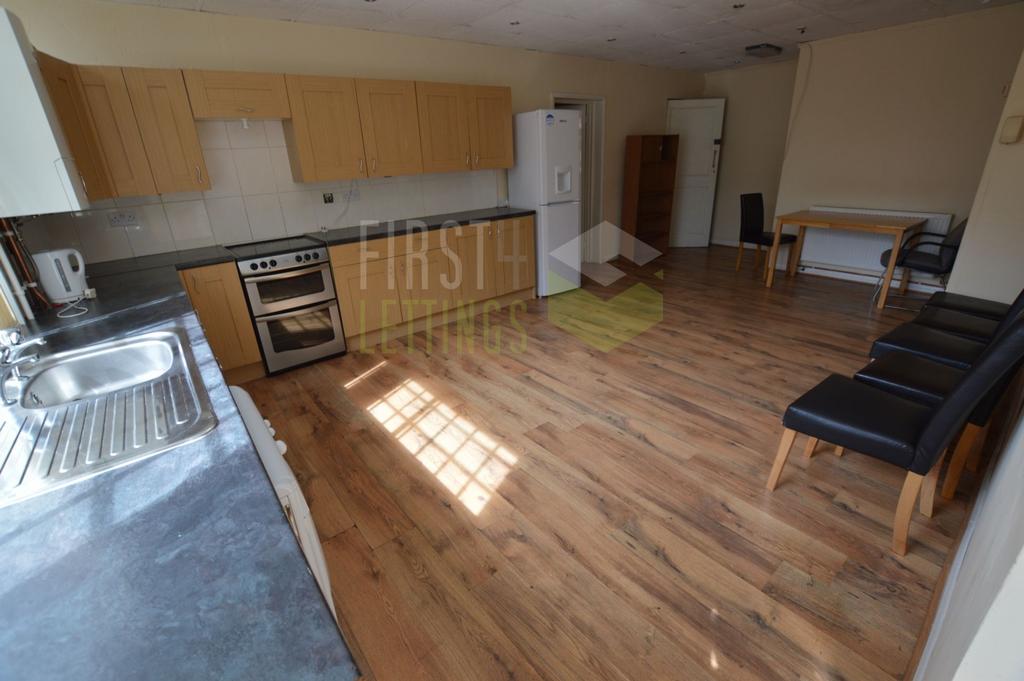 Kitchen/lounge
