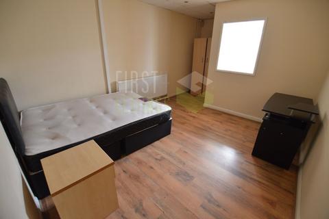 4 bedroom flat to rent, London Road, Leicester LE2