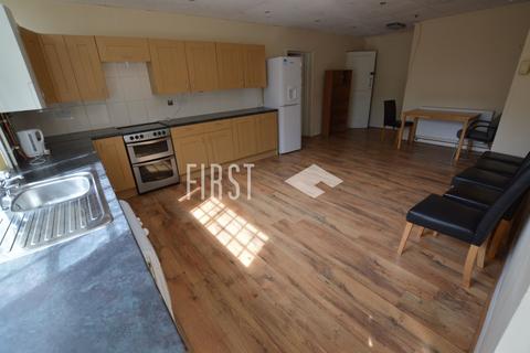 4 bedroom flat to rent, London Road, Leicester LE2