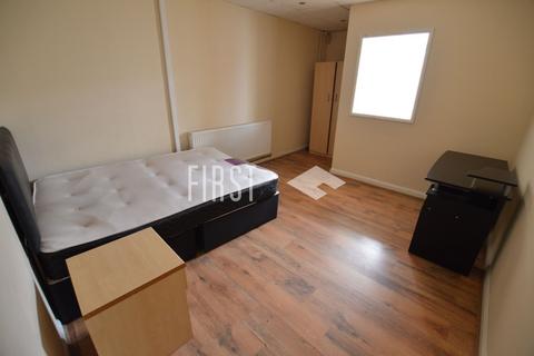 4 bedroom flat to rent, London Road, Leicester LE2