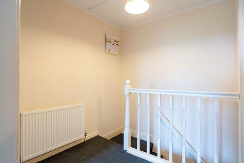 2 bedroom end of terrace house for sale - North Bank Road, Batley, WF17