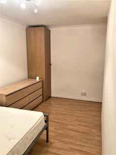 1 bedroom in a flat share to rent, Prince Regent Road, Hounslow TW3